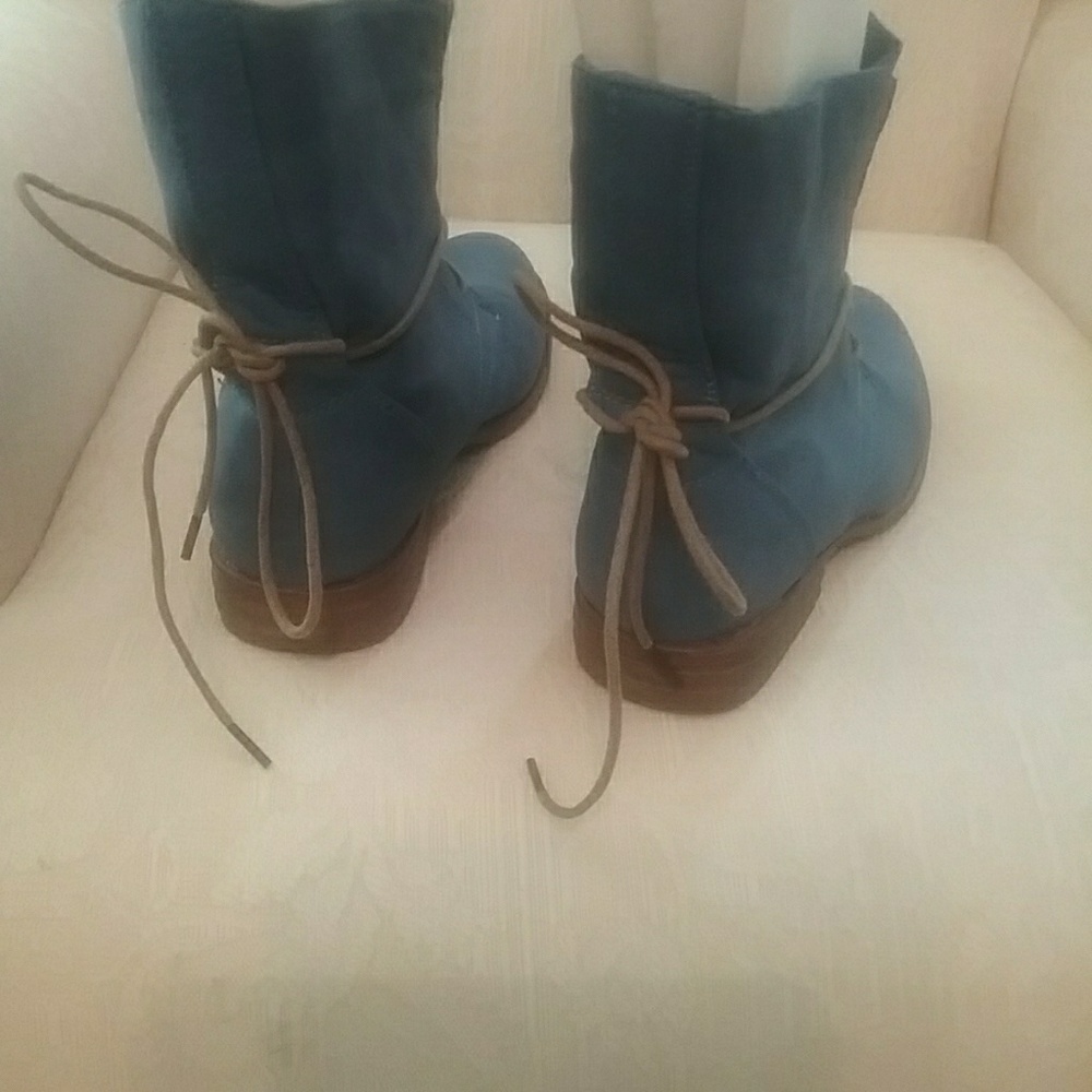 @boots - Picture 2 of 5